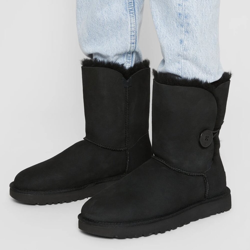 UGG Women's Black Bailey Button II Classic Ankle Winter Snow Boot Size‎ 8